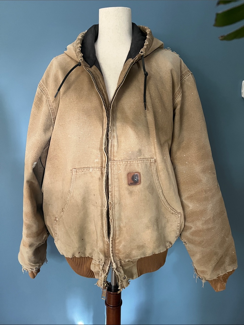 Men's Heavy-Duty Hooded Carhartt well-worked-in Jacket in Tan